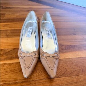 The Quiet Luxury Kitten Heel. ISAAC Made in Italy. Size 36.